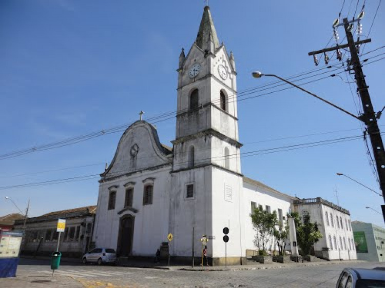 Projeto “Gesto Concreto”, da Catedral de Paranaguá, beneficia instituições com doações de alimentos e fraldas