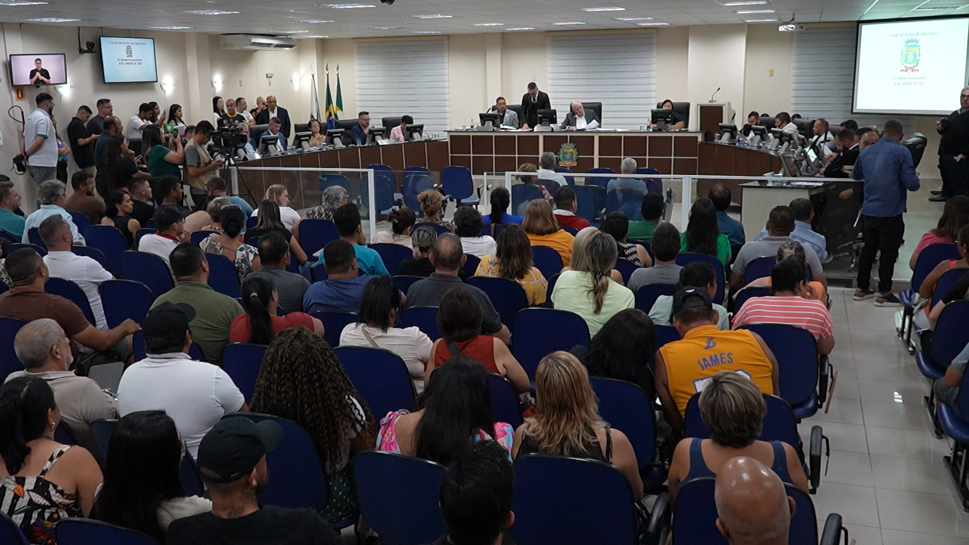 Reforma administrativa em Paranaguá redefine estrutura de secretarias e promove fusões estratégicas