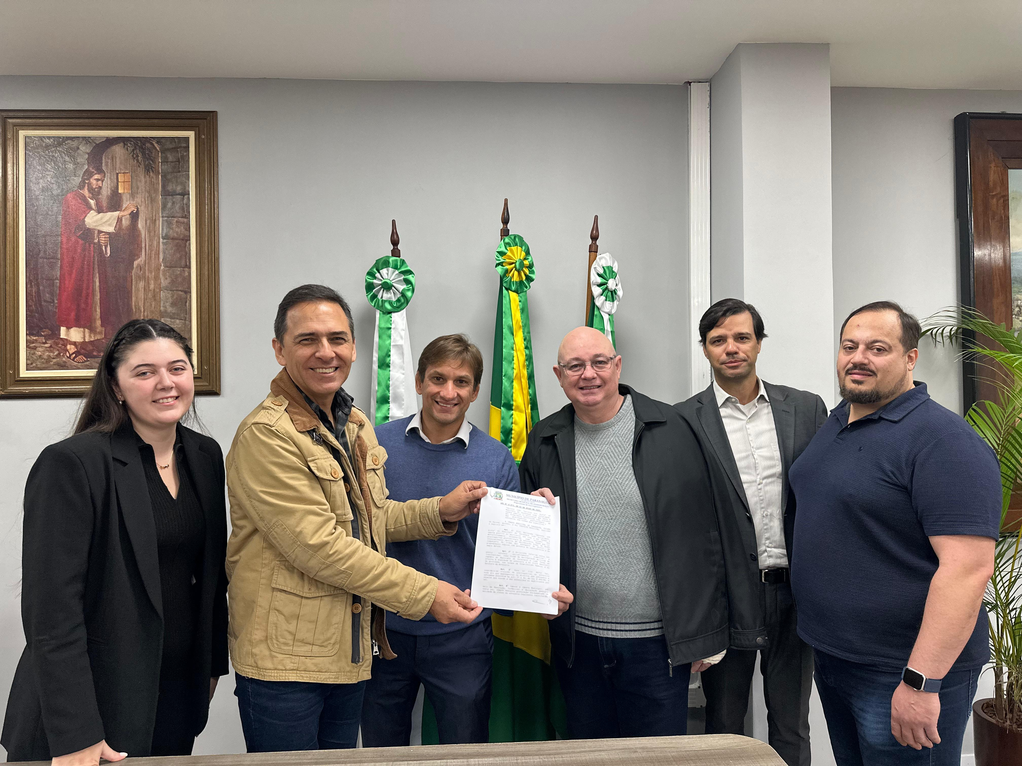 Prefeito de Paranaguá sanciona “Lei Pepe Valinas” em defesa das prerrogativas da advocacia e contra abusos de autoridade