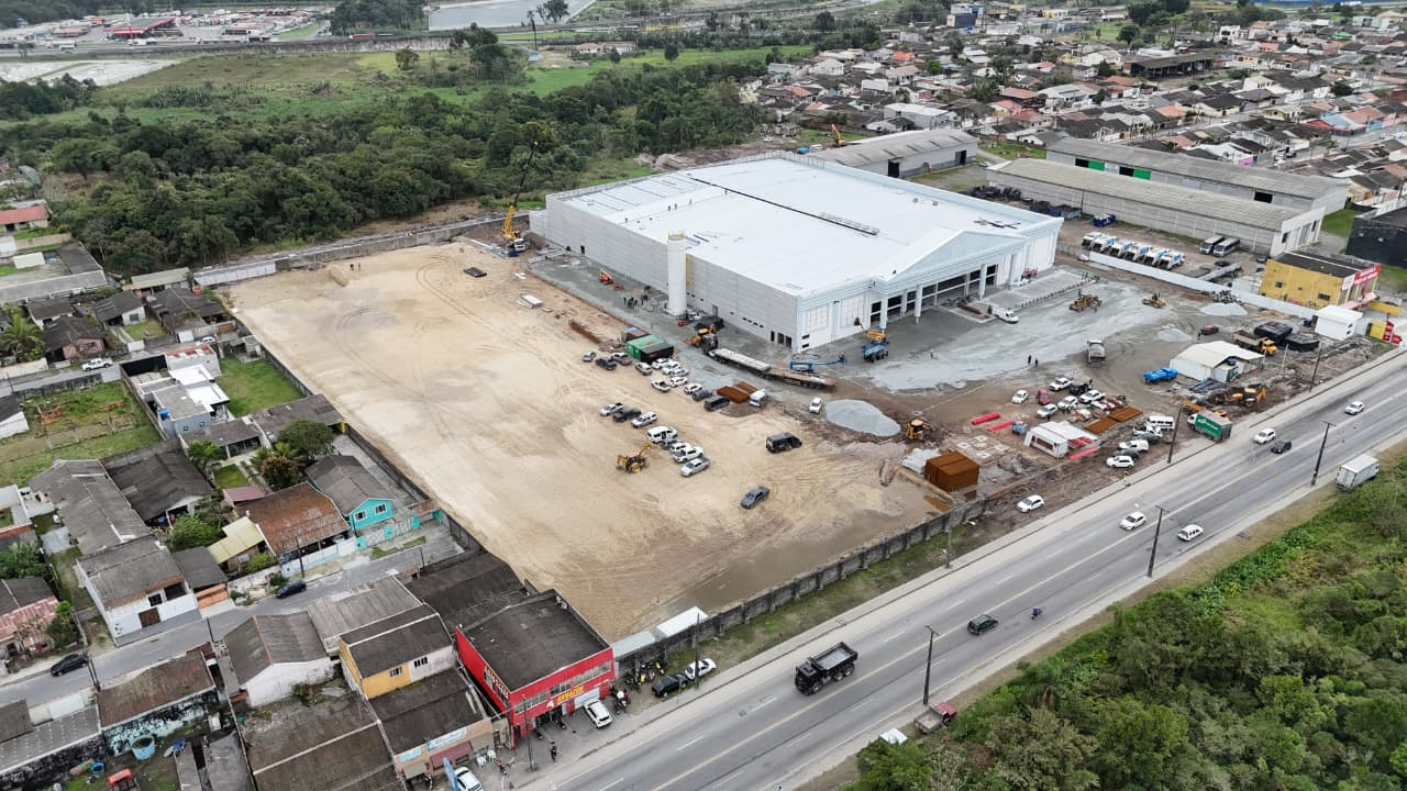 Obras de asfaltamento alteram trânsito na Avenida Bento Munhoz da Rocha Neto a partir de terça-feira (23)