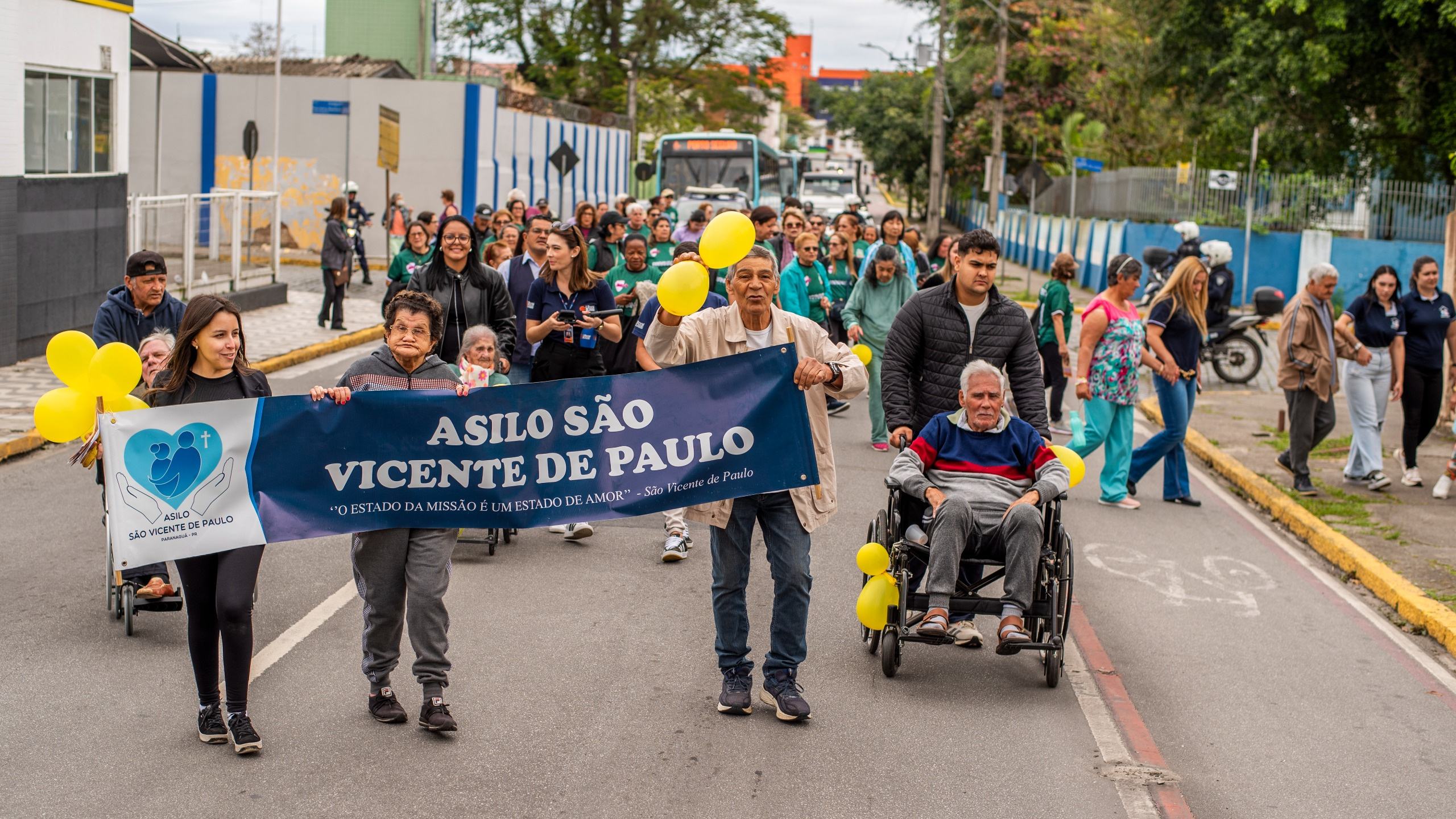 Prefeitura de Paranaguá promove caminhada em defesa dos direitos da pessoa idosa